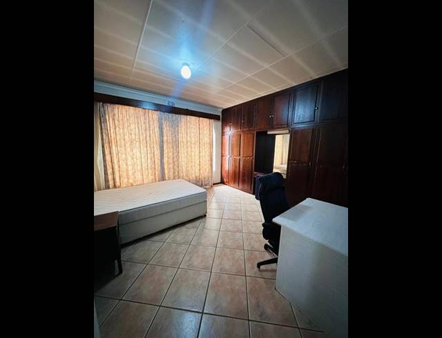 20 BEDROOM HOUSE FOR SALE IN BEDWORTH PARK